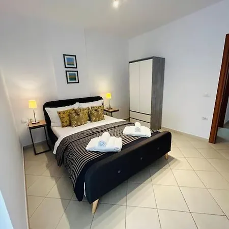 Orange Ap. 2 Bed- City Centre ! * Sarande