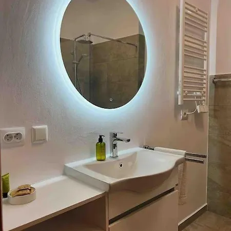 Orange Ap. 2 Bed- City Centre ! Sarandë