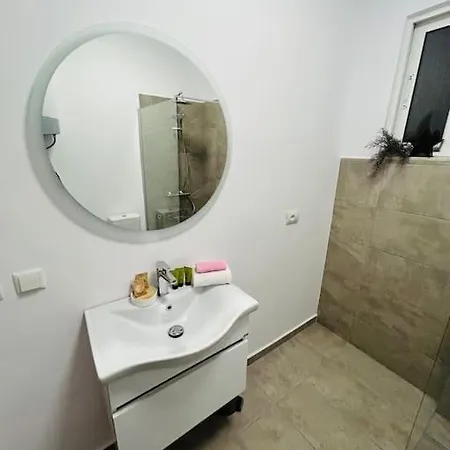 Orange Ap. 2 Bed- City Centre ! * Sarande